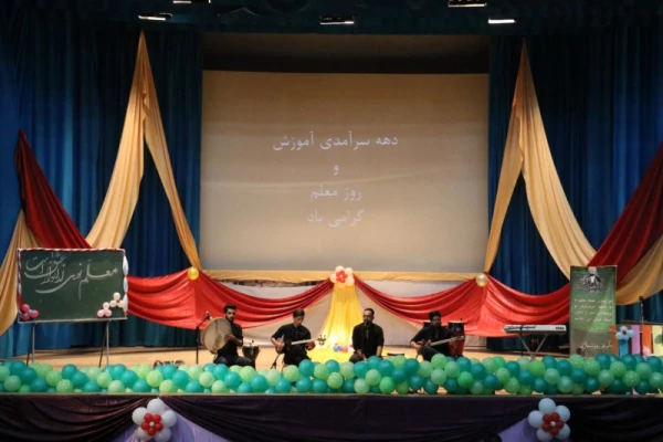 با حضور مسئولان، اساتید و دانشجومعلمان برگزار شد:

جشن ویژه هفته مقام معلم در دانشگاه فرهنگیان یزد ویژه دانشجو معلمان پردیس شهیدان پاک نژاد
 6