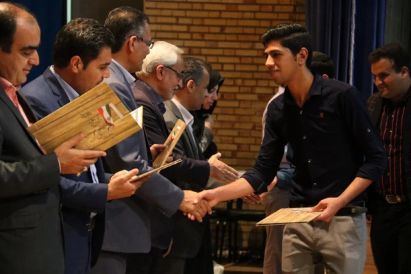 با حضور مسئولان، اساتید و دانشجومعلمان برگزار شد:

جشن ویژه هفته مقام معلم در دانشگاه فرهنگیان یزد ویژه دانشجو معلمان پردیس شهیدان پاک نژاد
 12