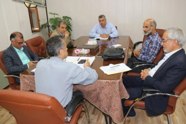 نشست سرپرستان شبانه روزی پردیس شهیدان پاک نژاد یزد با مدیر استان
 3