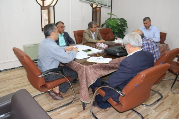 نشست سرپرستان شبانه روزی پردیس شهیدان پاک نژاد یزد با مدیر استان
 4