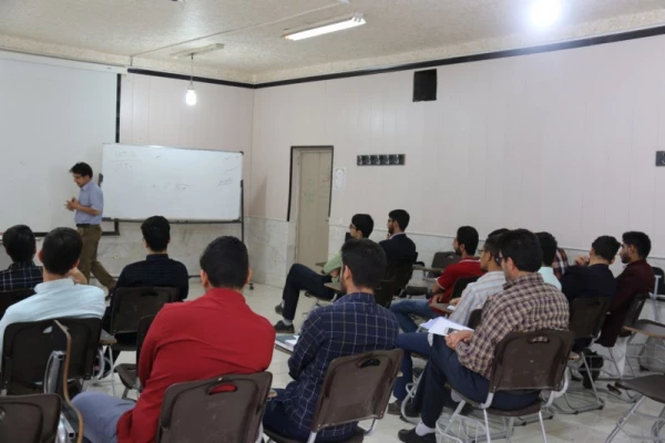 برگزاری کارگاه آموزشی نقد فیلم در پردیس شهیدان پاک نژاد یزد 3