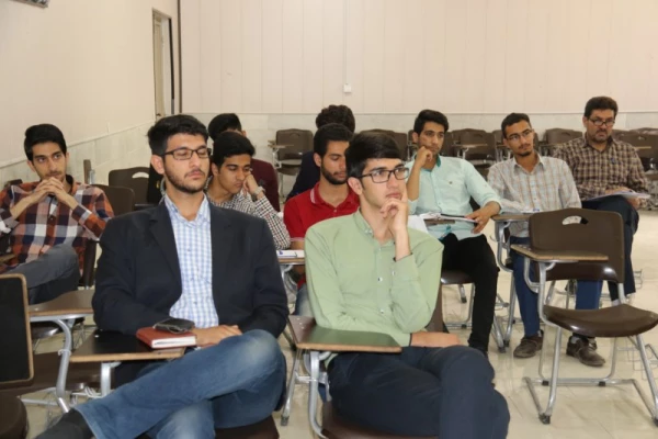 برگزاری کارگاه آموزشی نقد فیلم در پردیس شهیدان پاک نژاد یزد 6