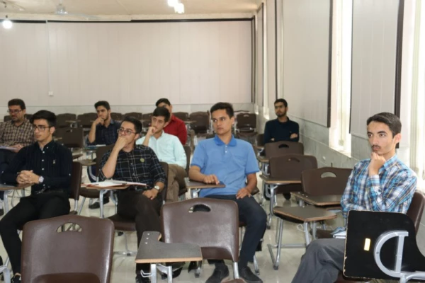 برگزاری کارگاه آموزشی نقد فیلم در پردیس شهیدان پاک نژاد یزد 7