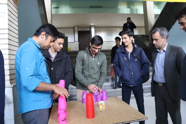 معرفی و اجرای بازی های آموزشی در سالن اصلی پردیس شهیدان پاک نژاد یزد  5