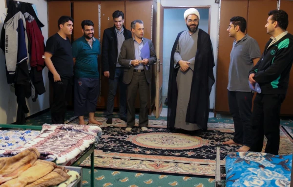 بازدید مسئولان دانشگاه از سراهای دانشجویی پردیس شهیدان پاک نژاد یزد 3