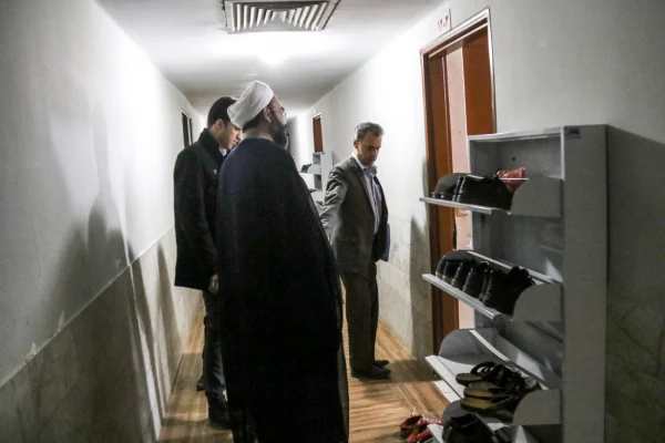بازدید مسئولان دانشگاه از سراهای دانشجویی پردیس شهیدان پاک نژاد یزد 5